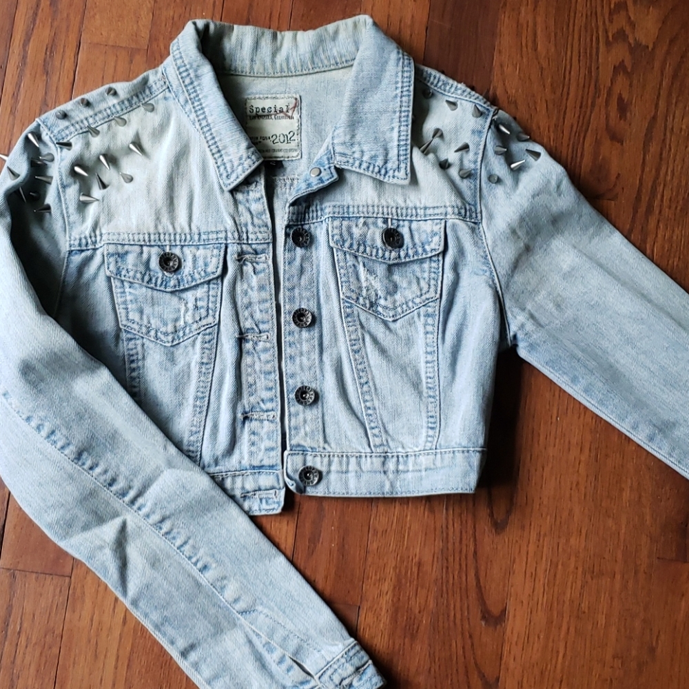 Jean jacket with spike shoulders & lace tank